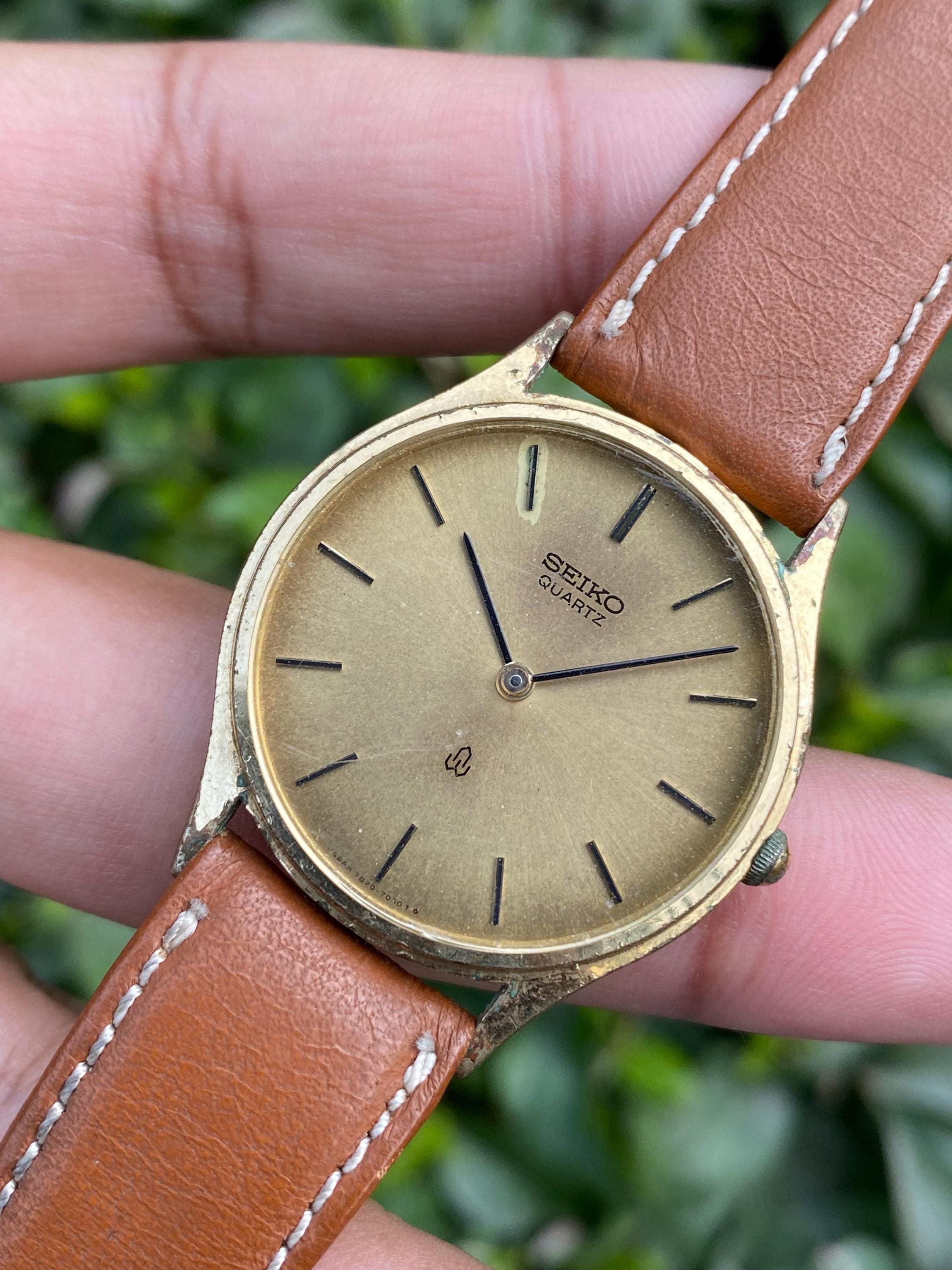 ひのこ Vintage Rare Jan 1981, Seiko Classic Slim Golden Dial Quartz 7820