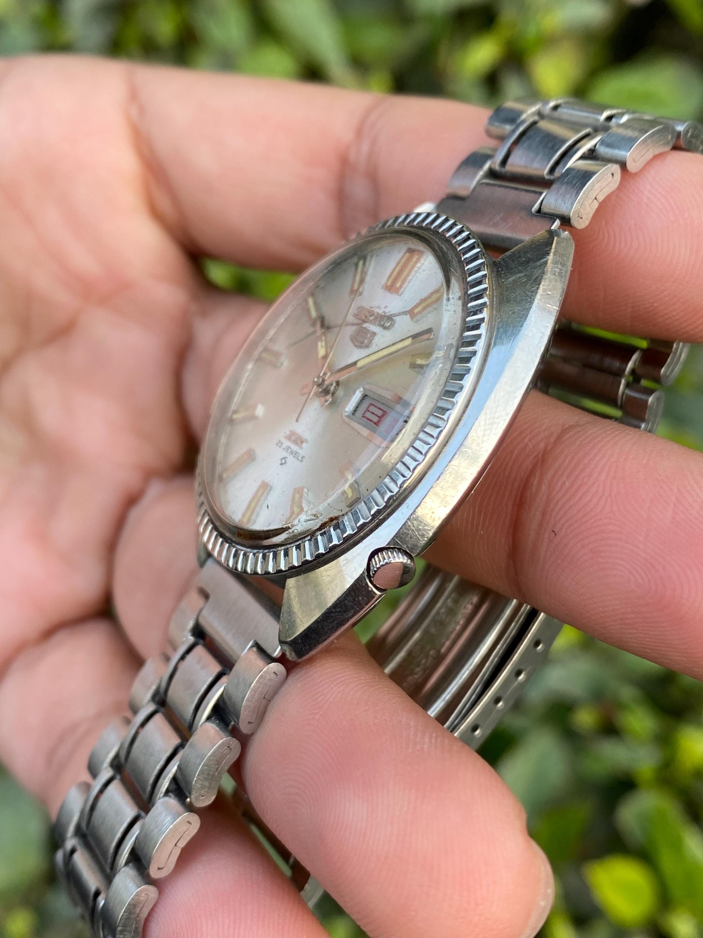 Vintage Rare Seiko 5 DX Automatic 6106-8020 25j Day/date