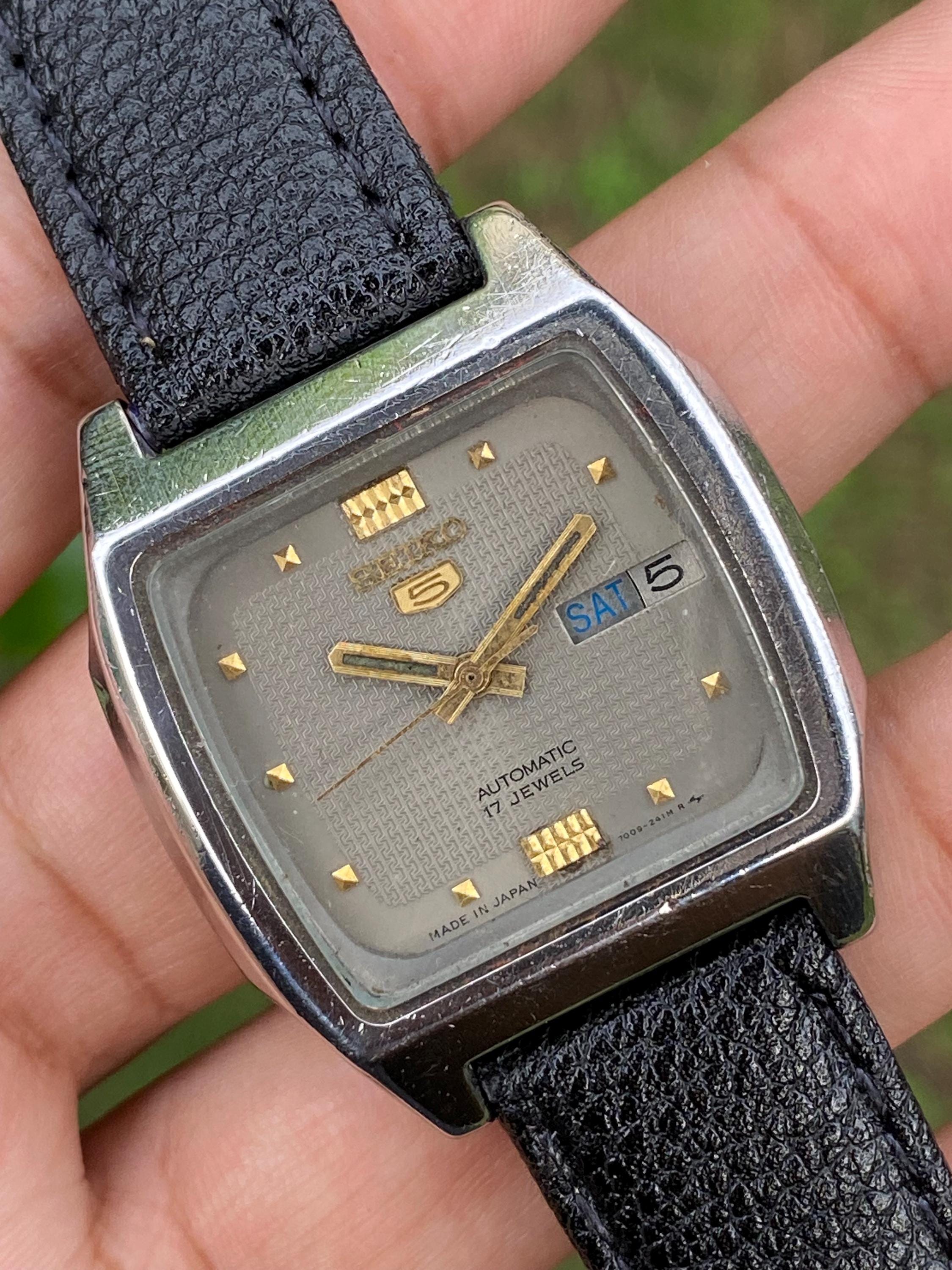 Vintage May 1981, Seiko 5 Automatic Tv Model 7009-5862 Day/date