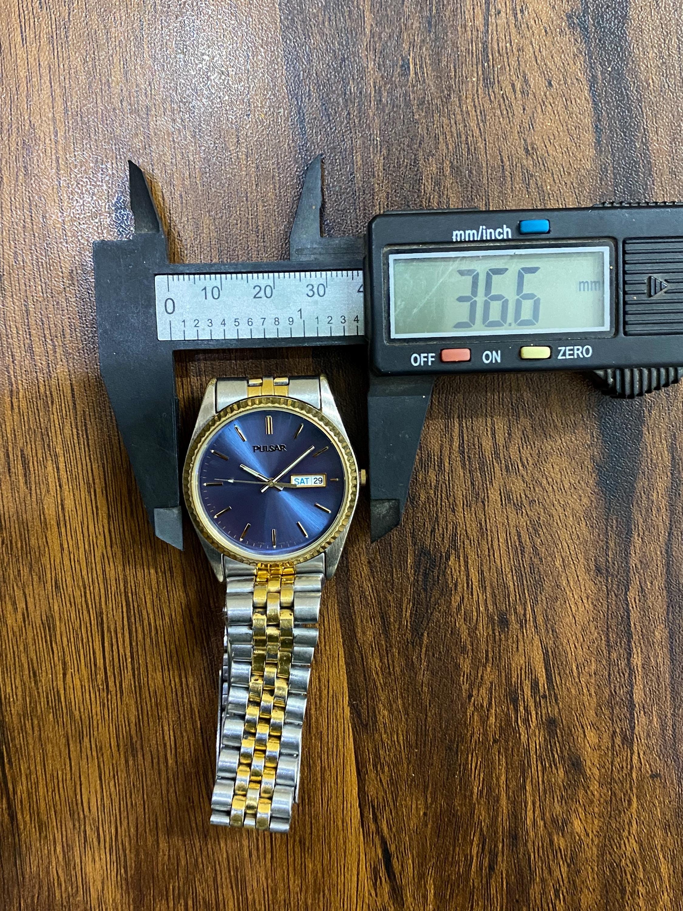 Vintage Japan PULSAR (seiko) Two Tone Fluted Bezel Quartz Blue