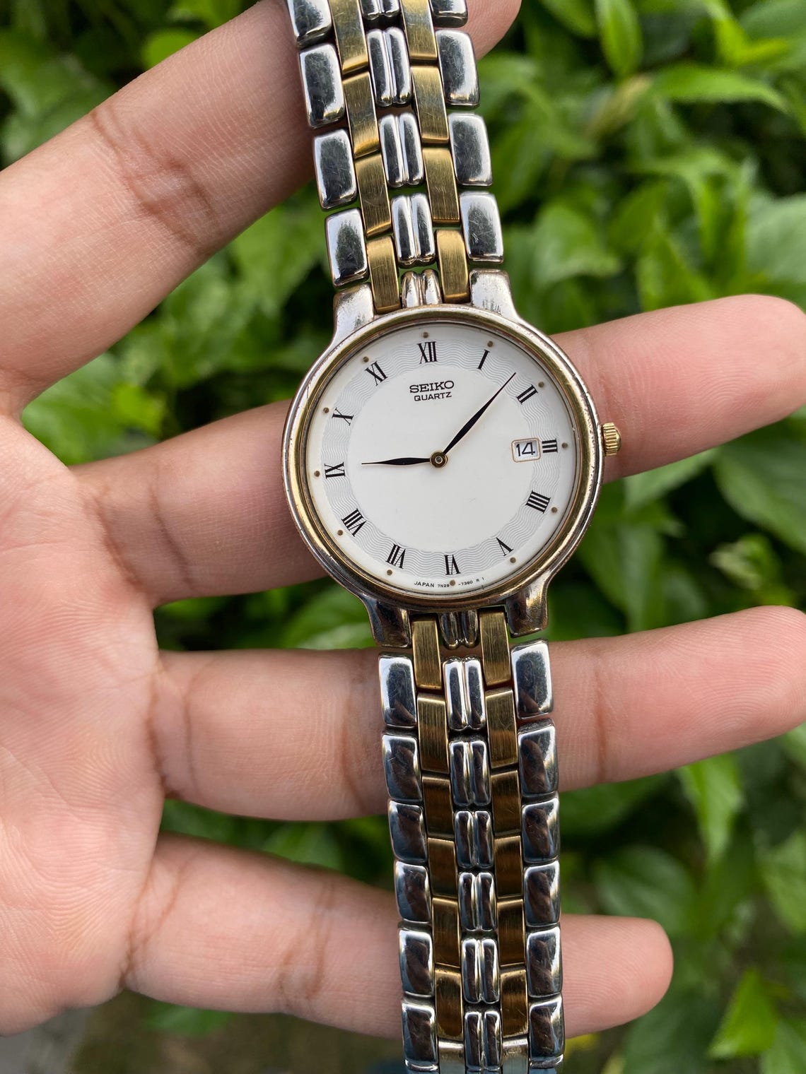 Vintage Japan SEIKO Slim Two Tone Quartz Roman Numerals Sapphire Glass 7N29-7150 Date Calendar WristWatch for men’s, foto 2 de 5