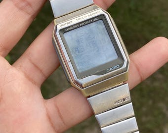 Reloj de pulsera Casio Hotbiz vintage de cuarzo digital con pantalla táctil 1554 VDB-2010, fabricado en Japón, para hombre.