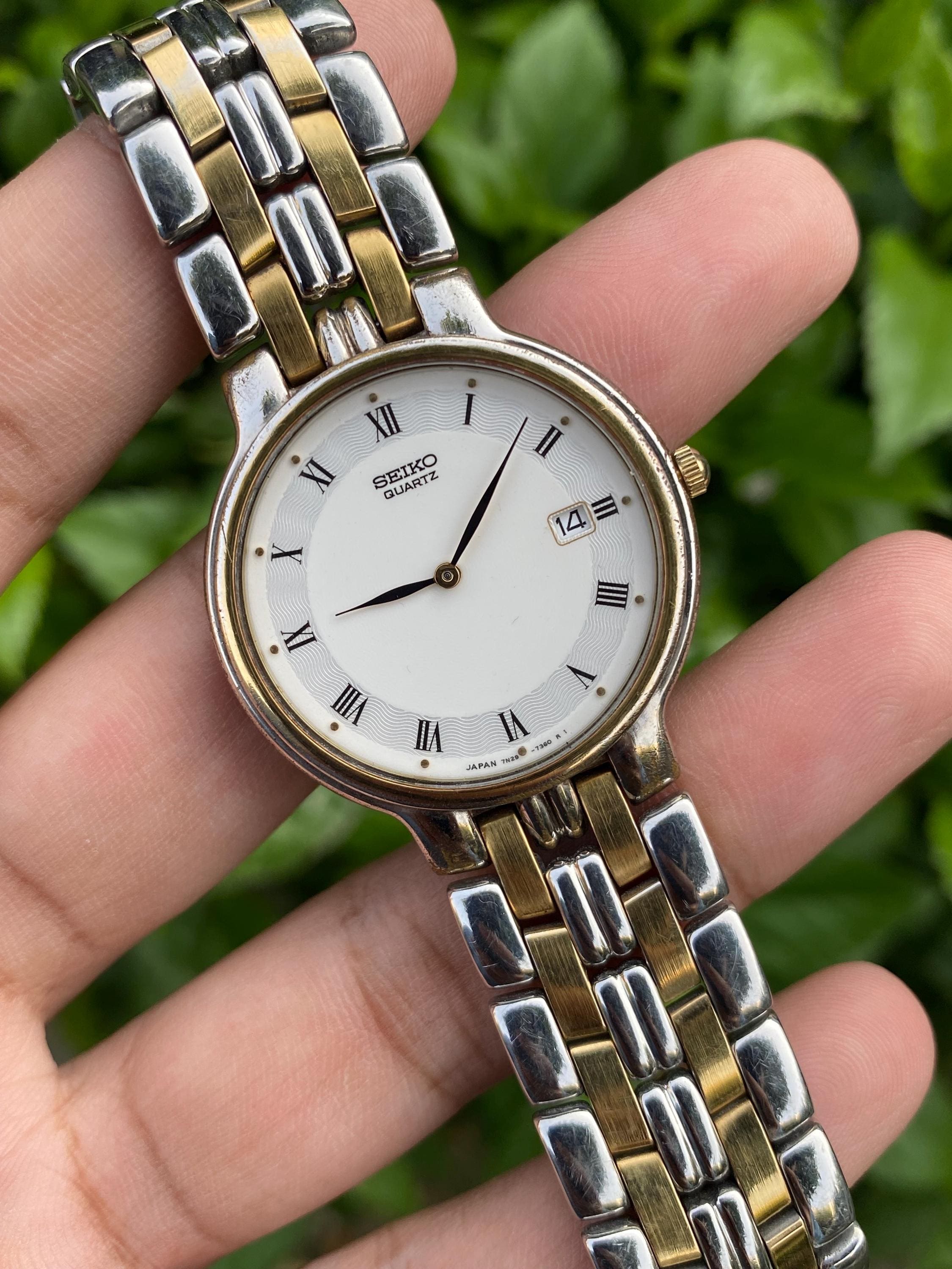 Vintage Japan SEIKO Slim Two Tone Quartz Roman Numerals Sapphire