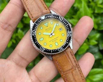 Vintage Rare Ricoh Diver birotating bezel Yellow Dial Quartz 231013 Date Function Wristwatch for Men's