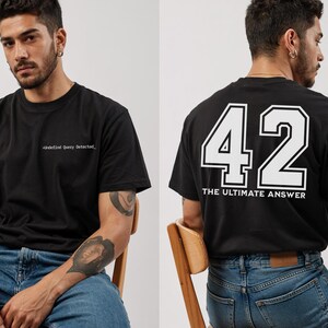 Unidentified Query Detected - 42 The Ultimate Answer-T-shirt | Retro Sports-nummerprint op de achterkant