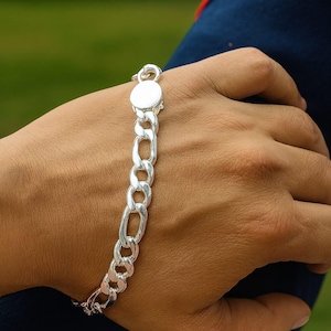 Sterling Silver Figaro Chain Bracelet: Classic Unisex Jewelry