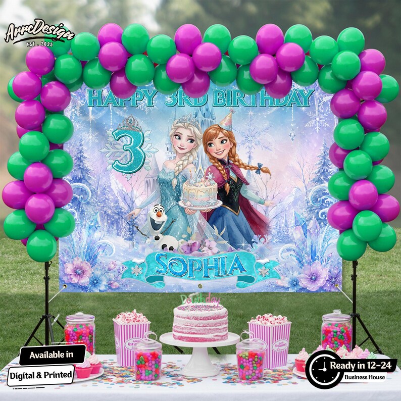 Pode incluir: Um fundo retangular de anivers&aacute;rio com Elsa, Anna e Olaf de Frozen, com o texto HAPPY 3RD BIRTHDAY e SOPHIA. O banner &eacute; emoldurado por um arco de bal&otilde;es roxos e verdes, com um bolo e doces dispostos sobre a mesa.