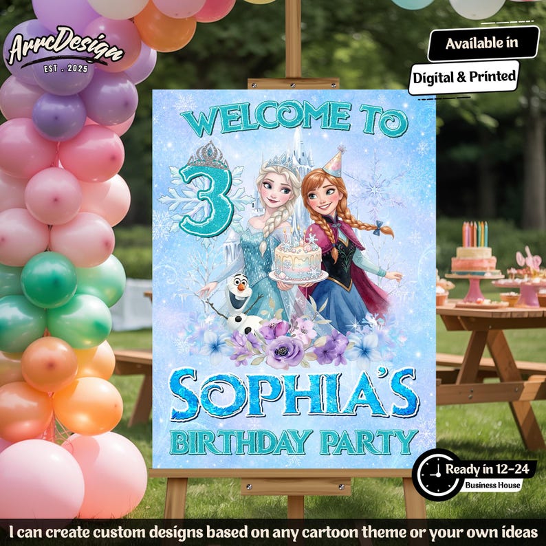 K&ouml;nnte beinhalten: Ein rechteckiges Geburtstagsparty-Schild mit Elsa, Anna und Olaf aus Die Eisk&ouml;nigin, mit dem Text 'WELCOME TO 3 SOPHIA'S BIRTHDAY PARTY'. Das Design zeigt eine gro&szlig;e Zahl 3, eine Geburtstagstorte, Schneeflocken und lila Blumen auf hellblauem Grund.