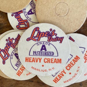 Vintage Kronkorken Set 10er Set Heavy Cream Lipe's Dairy Manlius NY Orange Lila Werbung Montage Vintage Junk Journals Collage