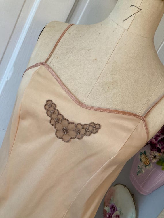 Vintage Dress Slip Camisole Shorty Negligee Cream Satin Appliqués Exquisiteform 100% Nylon Size 32