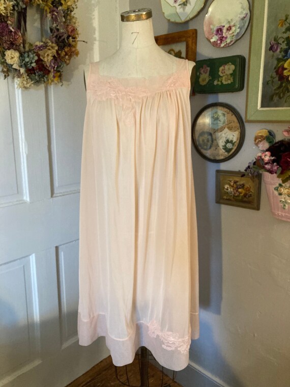MALOUF PERFECT NEGLIGEE, vintage 1950s orange gold metallic brocade shift dressing gown robe, front zip mink fur trim main image 0