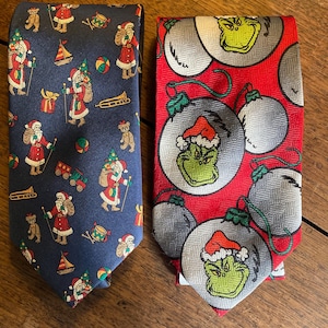 vintage Cravates Lands&#39; End à l&#39;ancienne père Noël et jouets bleu marine Dr. Seuss le Grinch argent gris rouge au choix des années 1980 en Corée pour la fête des pères