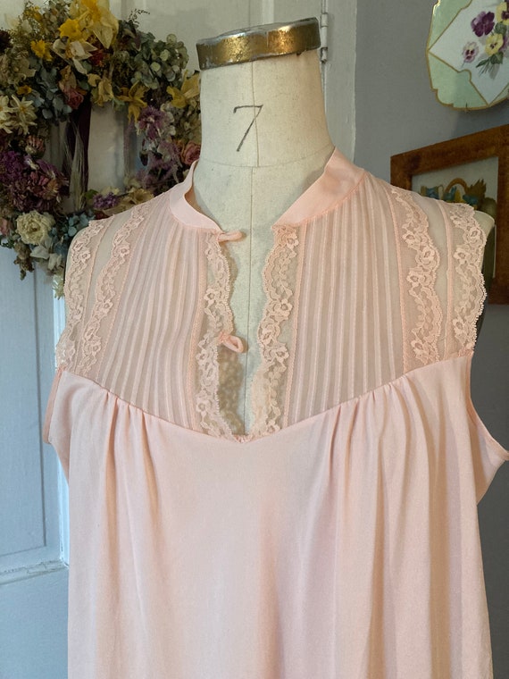 Negligee Vintage Peach Negligee with Faux Button … - image 3