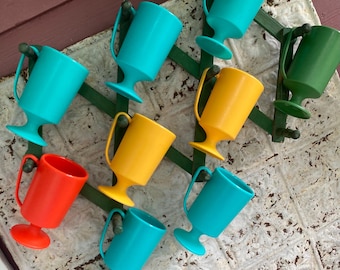 Tazas de café irlandés vintage de plástico grueso con base, hechas en Japón. Juego de 4. Color: Aguamarina. Juego de 5. Color: Aguamarina. Color: Verde musgo. Color: Naranja oscuro.