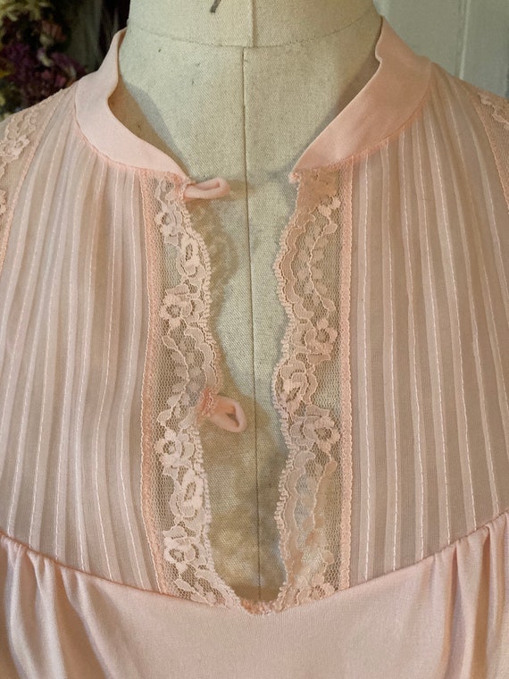 Negligee Vintage Peach Negligee with Faux Button … - image 5