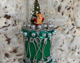 Adorno navideño vintage hecho a mano con cuentas, adorno de broche, Papá Noel de terciopelo verde, árbol de Navidad con lentejuelas y perlas.