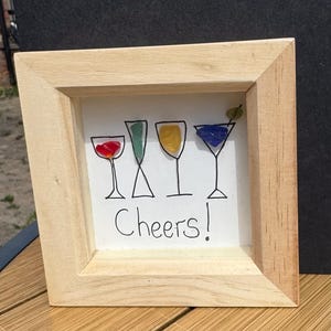 Bilder med djupa lådor, konst med havsglas, handgjorda hjärtan, konst med drivved, bilder med stenar, bilder med bokstavsmotiv från Scrabble, bilder med havsskatter