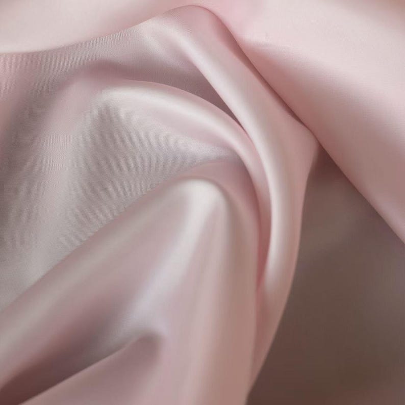 Fodertyg i polyesterviskos, antistatisk slät Bemberg-ersättning, kan beställas på metervara light pink
