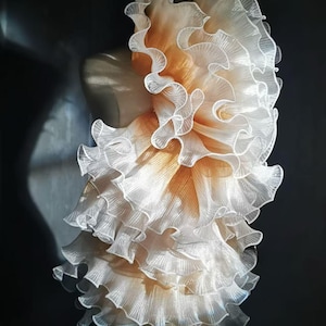 オリジナルゴールドからブラウンのオンブレ3Dフリルトリム、クチュール用プリーツオーガンザ装飾