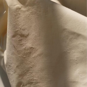 Tecido Jacquard de Algodão Cru com Textura Erosiva | Tecido de Designer com Textura Tingível | Jacquard de Algodão Cupro com Grãos Arenosos para Tingimento Manual, Quilting e Vestuário