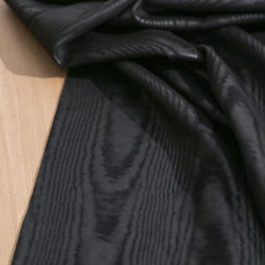 Tejido revestido de imitación de gamuza con textura de madera moiré vintage, piel elástica texturizada para chaquetas de diseñador. imagen 12