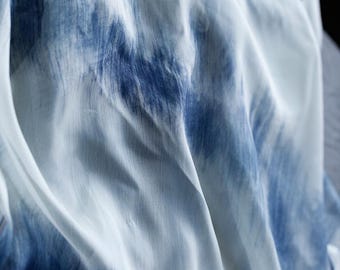 Vintage Blauer Shibori-Stoff, drapierende Tencel-Mischung für elegante Kleider und ruhiges Dekor
