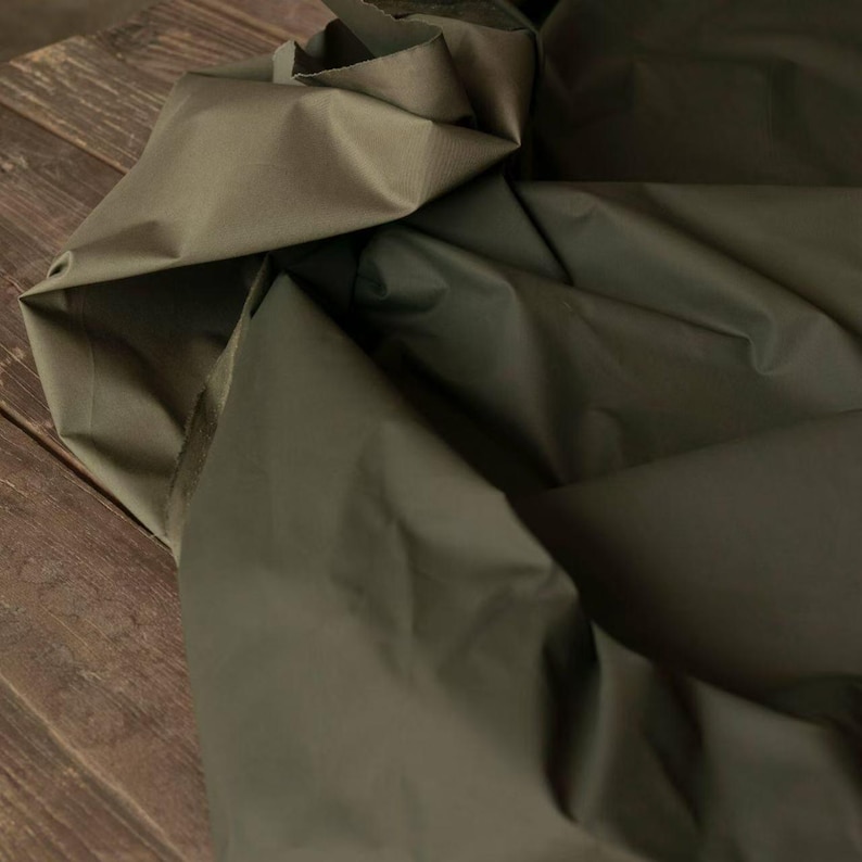 Zero-Texture Matte Coated Twill - Waterproof Windproof Wax-Finish, Wash-Distressed for Gender-Neutral Outerwear Olive green 15x20cm