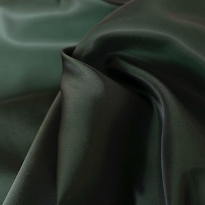 Fodertyg i polyesterviskos, antistatisk slät Bemberg-ersättning, kan beställas på metervara grayish green