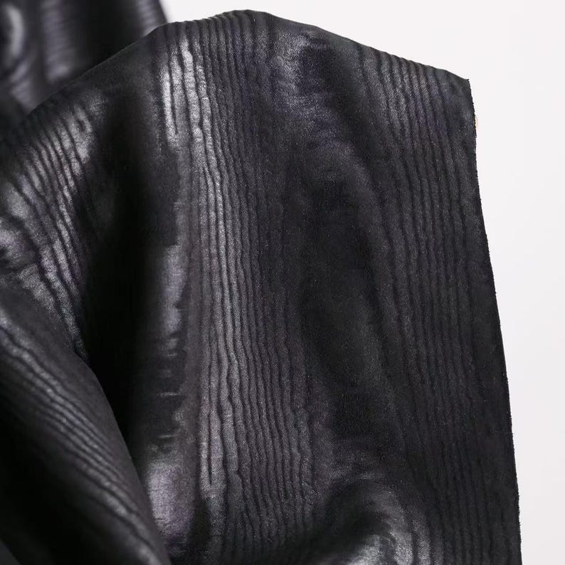 Tejido revestido de imitación de gamuza con textura de madera moiré vintage, piel elástica texturizada para chaquetas de diseñador. imagen 15