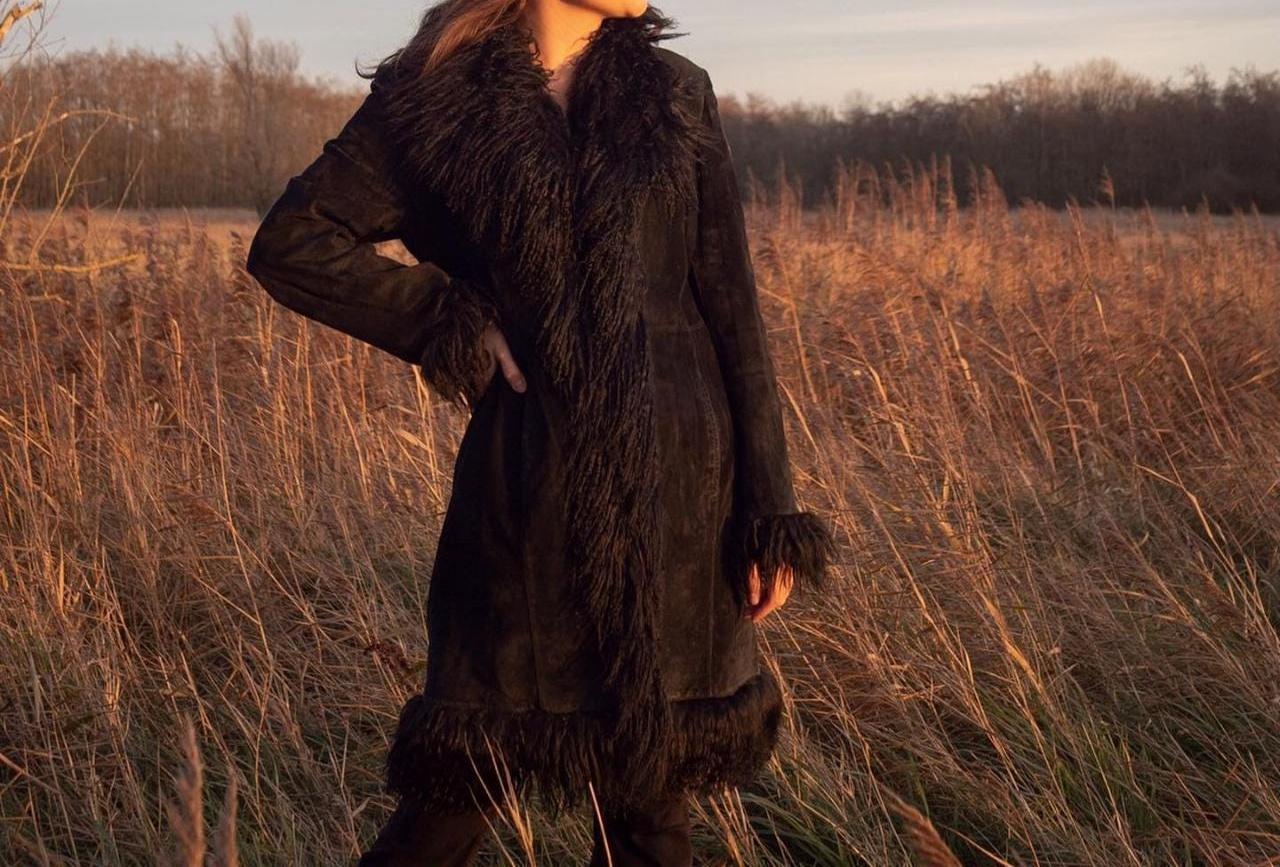 Ce manteau phare des années 70 fait son grand come-back