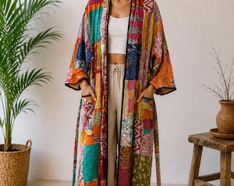 Kimono vintage Kantha patchwork, roupão de algodão feito à mão, estilo sari, roupa de dormir boho, roupão sustentável, tamanho único para mulheres.