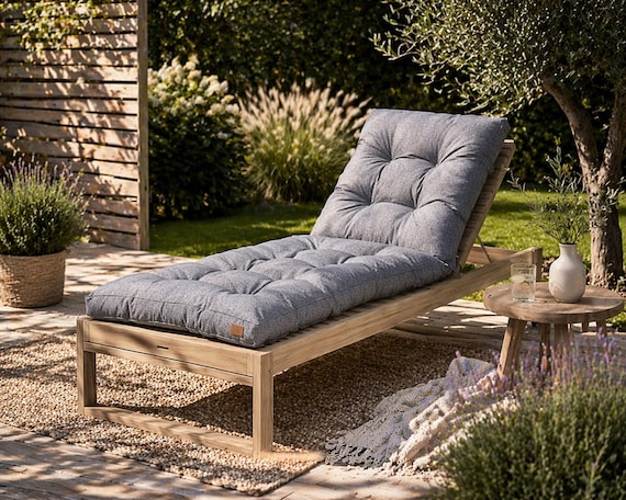 Gestepptes Sonnenliegenkissen, hellgrau, wasserdicht, für Garten, Terrasse, Balkon, Strand und Terrasse, 120 x 57 cm, mit Befestigungsgurten