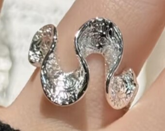 Verstelbare golfring in zilver, minimalistische gehamerde stapelband, open ring cadeau voor haar, moderne statement sieraden