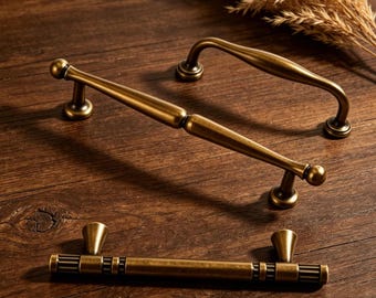 Tiradores de latón antiguo para armarios, tiradores de cajones vintage, herrajes de cocina de estilo moderno de mediados de siglo, tiradores de bronce para cómodas, pomos para armarios de baño de estilo rústico.