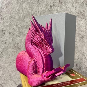 3Dプリントブックヌークドラゴンと本、ユニークなファンタジー本棚インサート、読書、ゲーマーの部屋の装飾へのギフト、3Dブックヌークホームライブラリの装飾