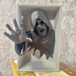 Book Nook 3D Printed Ghost Horror Bookshelf Insert Creepy Gothic Decor Haunted Reading Nook Accessory Unique Halloween Gift for Book Lover