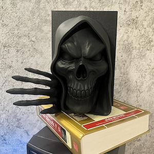 Book Nook Grim Reaper 3D Printed Gothic Horror Decor Haunted Bookshelf Insert Creepy Halloween Gift for Book Lover Spooky Reading Room Gift