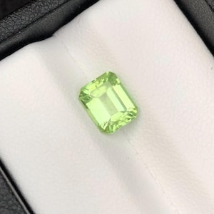 2Ct Natural Apple Green Peridot Stone, Loose Faceted Gemstone For Fine Making Summer Jewelry, Wedding Ring stone, August Birthstone ideal