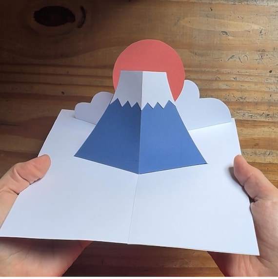 簡単に作れる、日本の富士山をモチーフにしたポップアップカード。DIY