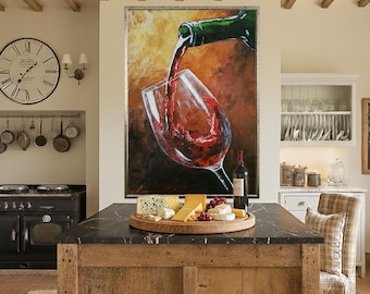 Può includere: Un dipinto a olio raffigura vino rosso versato in un bicchiere. Una bottiglia di vino e un vassoio di legno con formaggio e uva sono su un'isola della cucina. La cucina ha un grande orologio e una stufa nera.