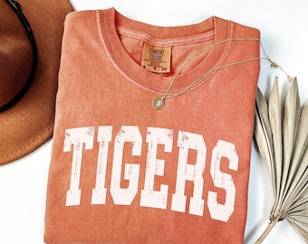 ヴィンテージ風ダメージ加工タイガースTシャツ - コンフォートカラーズ ゲームデーTシャツ