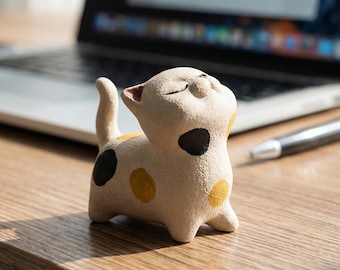 Estatua de cerámica hecha a mano con forma de gato calico, decoración de escritorio con temática de mascotas.