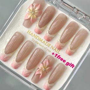 Unhas com estampa floral 3D: dicas de francesinha ombré para o verão