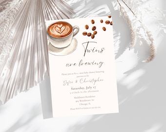 Puede incluir: Invitación a un baby shower con una ilustración de una taza de café y granos. El texto dice "Twins are brewing" e incluye los detalles del evento para Sofie & Christopher, con fecha y hora.