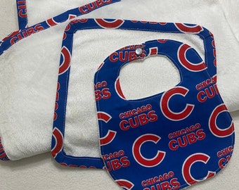 Chicago Cubs Newborn Baby Bib/Wash Cloth & Blanket Set