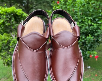 Handgemachte schokoladenbraune Peschamari Chappal | Traditionelle Rein Leder Charsadda Chappal für Herren | Exklusiv bei SoleMehal