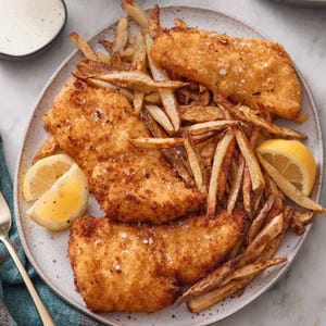 Recept på fish and chips i airfryer | Hälsosam hemlagad fiskfritering | Ingen friterad olja | Gyllene krispig torsk med pommes frites | Enkel middagsidé