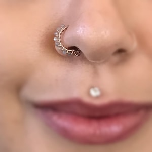 Anello al naso con pietra preziosa labradorite sfaccettata in argento argentato, oro 14 carati, oro rosa
