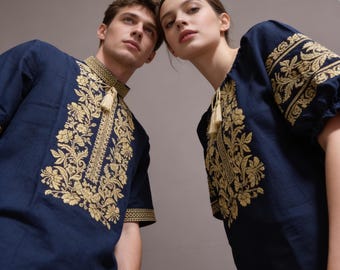 Conjunto de Vyshyvanka azul oscuro para pareja, camisa de lino de manga corta para hombre y blusa para mujer, hecho en Ucrania.