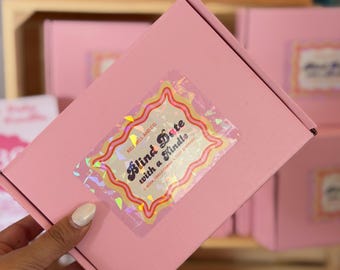 Blind Date with a Kindle | Book Lover Gift | Surprise Ebook & Bookish Accessories | Romance Fantasy Thriller | Reader Gift Box
